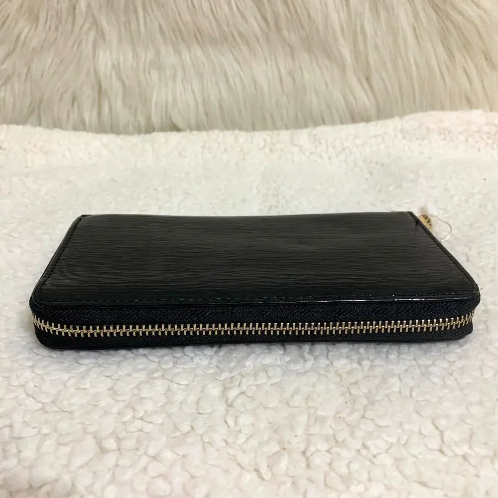 Black Wavy Texture Striated Patent Leather Zip Around Continental Clutch Wallet